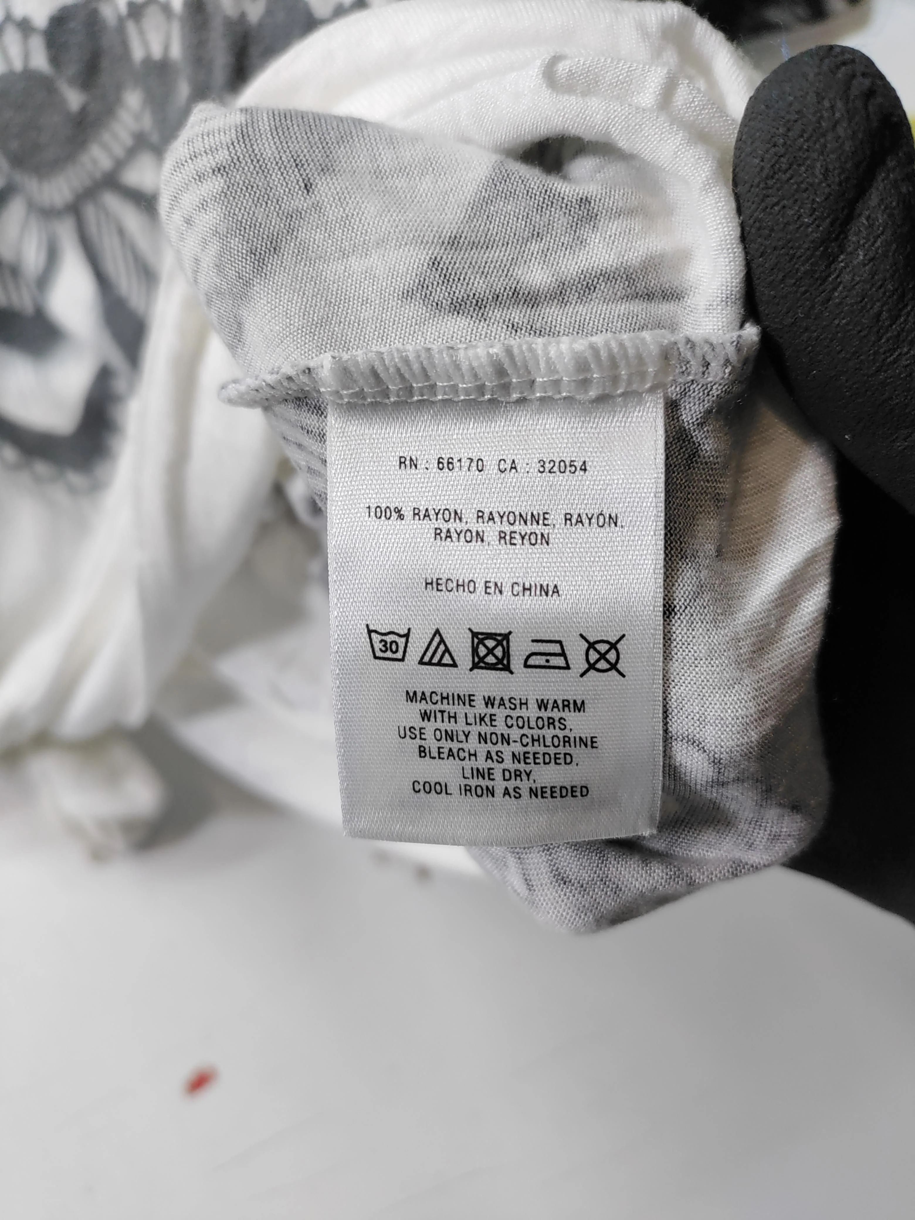 Deletta Women's Top S White Geometric 100% Rayon 3/4 Sleeve Round Neck Basic - Image 6