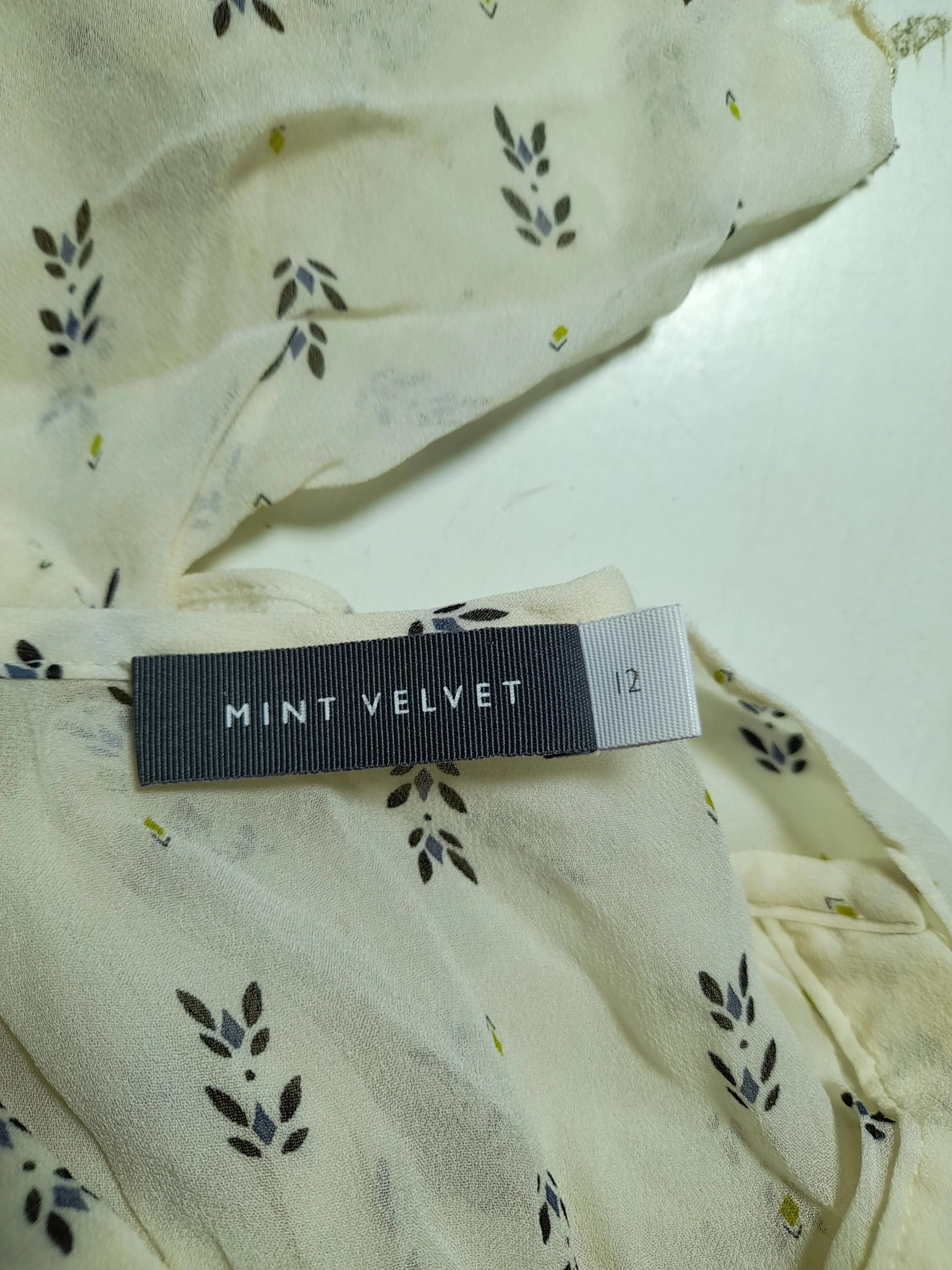 Mint Velvet Women's Blouse M Cream Floral 100% Viscose Long Sleeve V-Neck Basic - Image 5