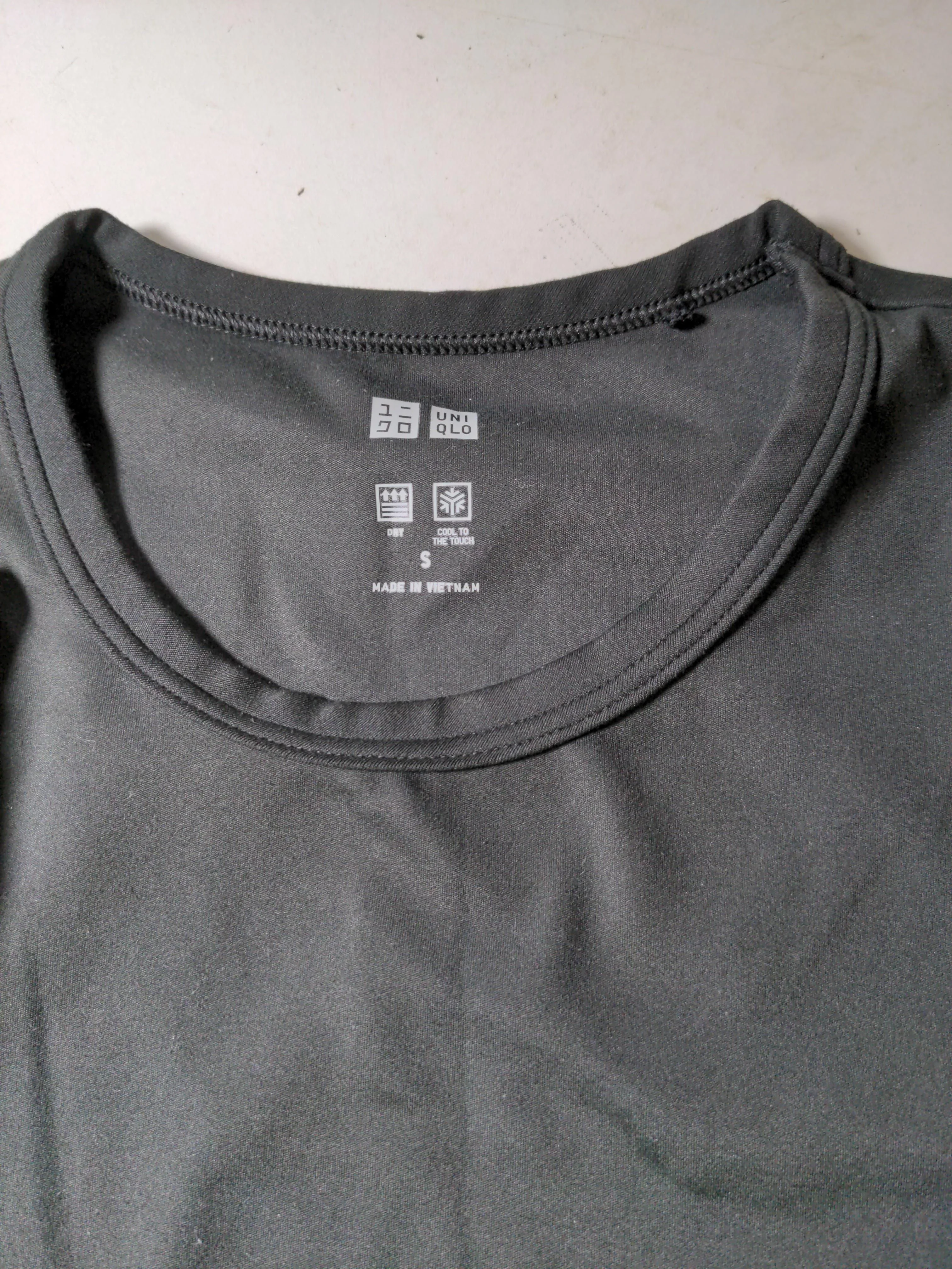 Uniqlo Men's T-Shirt S Black 100% Polyester Basic - Image 5