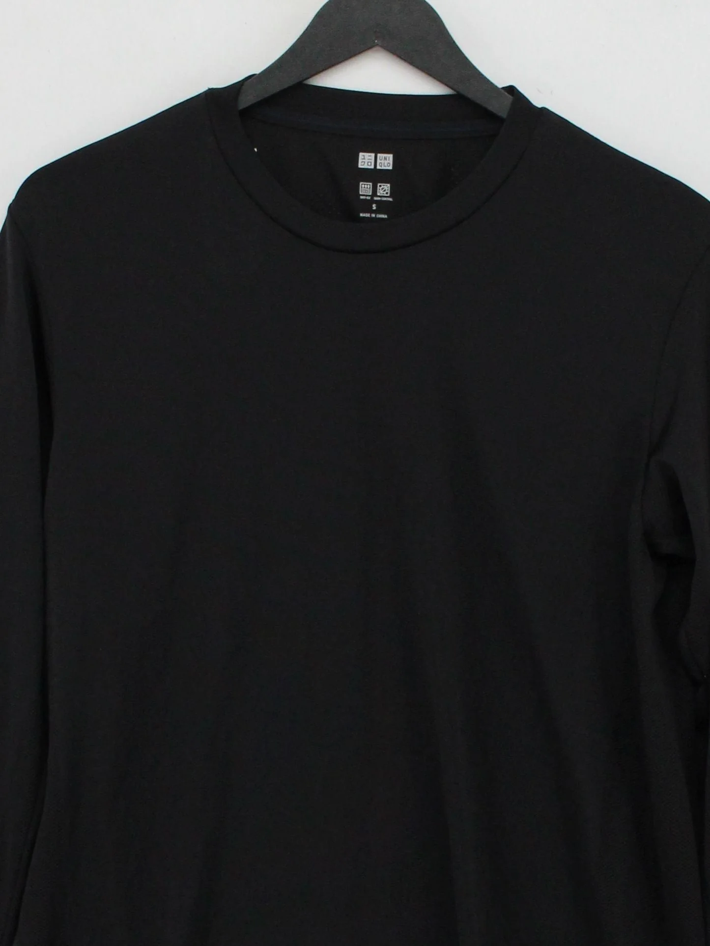 Uniqlo Men's T-Shirt S Black 100% Polyester Round Neck Basic - Image 3