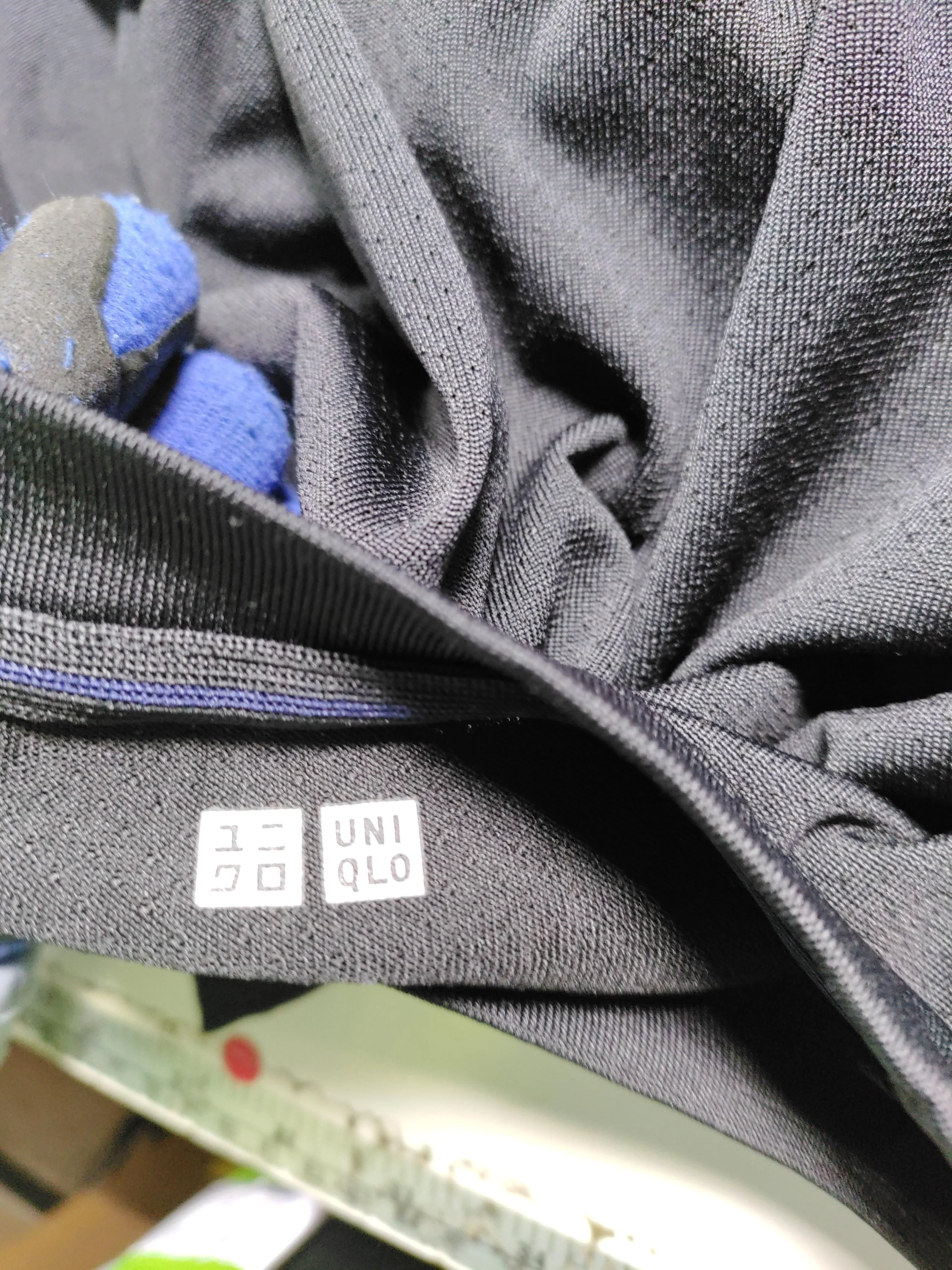 Uniqlo Men's T-Shirt S Black 100% Polyester Round Neck Basic - Image 5