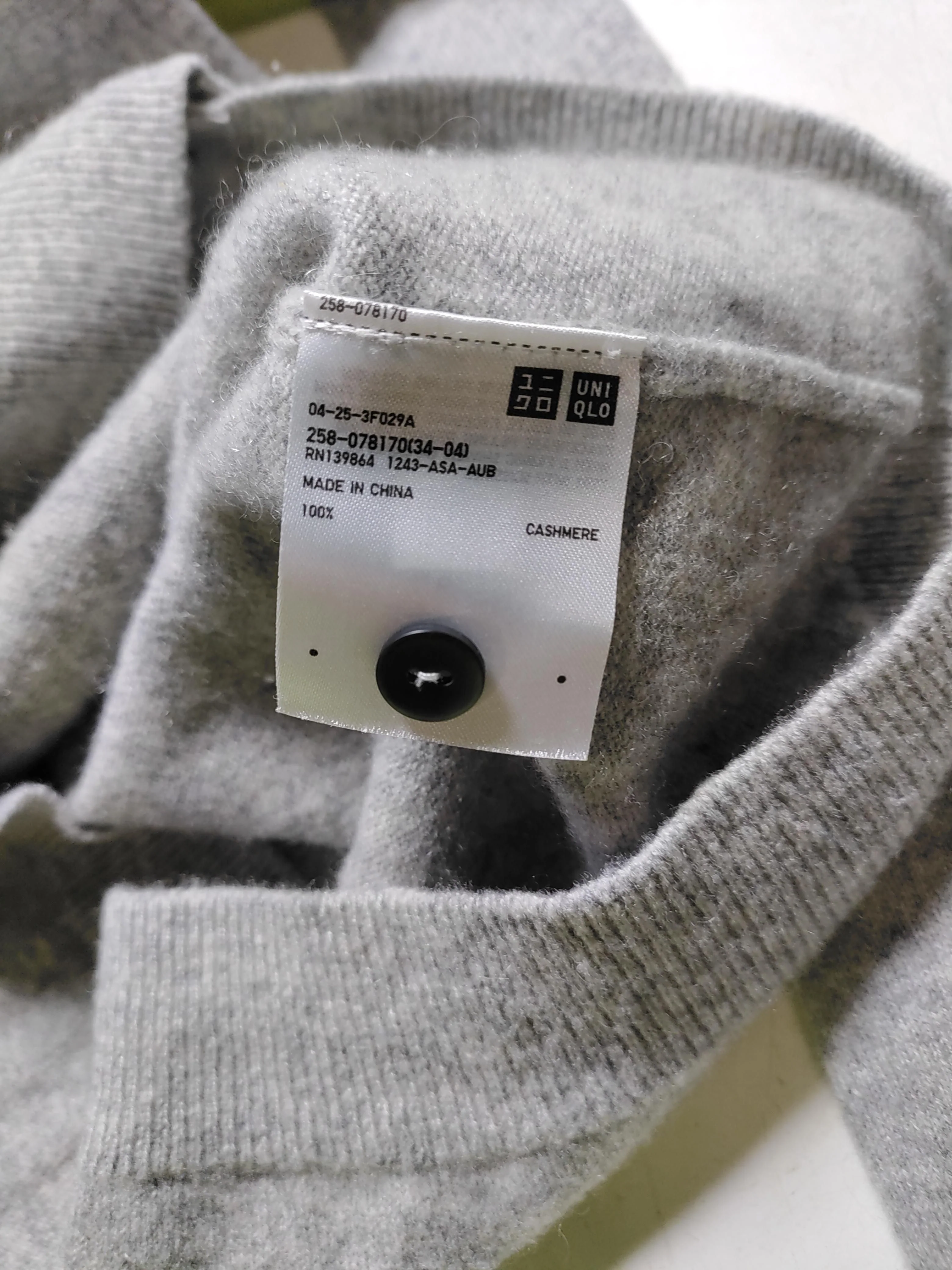 Uniqlo Women's Cardigan XS Grey 100% Cashmere V-Neck Cardigan - Image 6